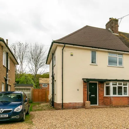 Rent this 4 bed duplex on 46 Beckingham Road in Guildford, GU2 8BT