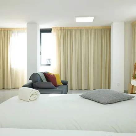 Rent this 1 bed apartment on Rua das Musas in 4000-291 Porto, Portugal