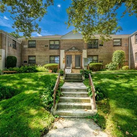 Buy this 2 bed condo on 22 Terrace Circle in University Gardens, North Hempstead