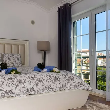 Rent this 3 bed townhouse on Monte Estoril in Cascais e Estoril, Lisbon