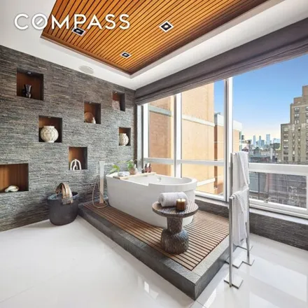 Image 7 - 166 West 18th Street, New York, NY 10011, USA - Condo for sale