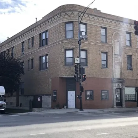 Rent this 2 bed apartment on 952-954 North Rockwell Street in Chicago, IL 60647