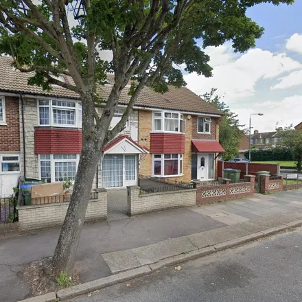 Rent this 5 bed townhouse on Bostall Gardens in McLeod Road, London