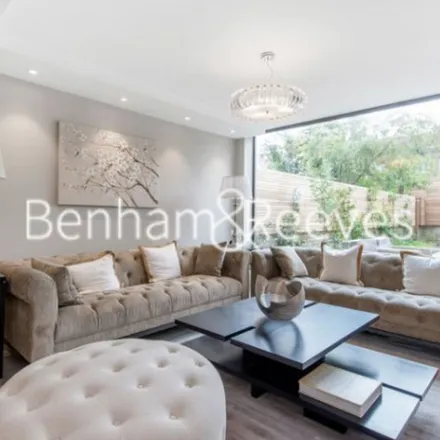 Rent this 4 bed apartment on Abbey Road in London, NW8 0AH