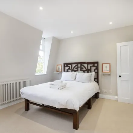 Rent this 3 bed townhouse on London in SW11 3HB, United Kingdom