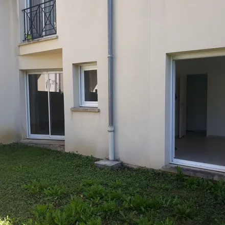 Rent this 2 bed apartment on 7 Rue des Rigolets in 77250 Moret-Loing-et-Orvanne, France