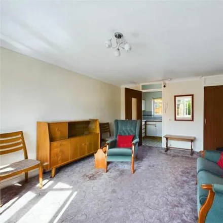 Image 2 - Chalfont Way, Wokingham, RG6 5TA, United Kingdom - Apartment for sale