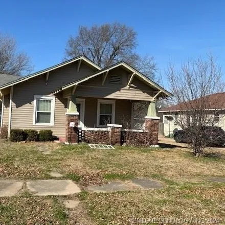 Buy this 2 bed house on 1659 Jefferson Street in Muskogee, OK 74403