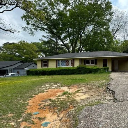 Buy this studio house on 2301 North 1st Avenue in Laurel, MS 39440