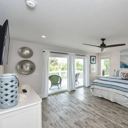 Rent this 8 bed house on Siesta Key in FL, 34242