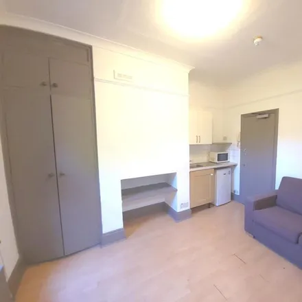 Rent this studio apartment on unnamed road in London, NW6 1LD