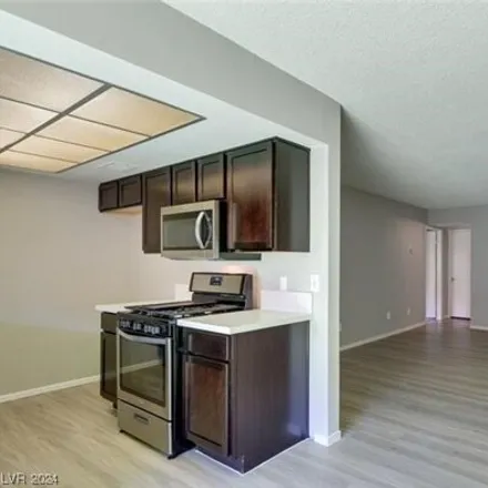 Image 3 - East Vegas Valley Drive, Winchester, NV 89104, USA - Condo for sale