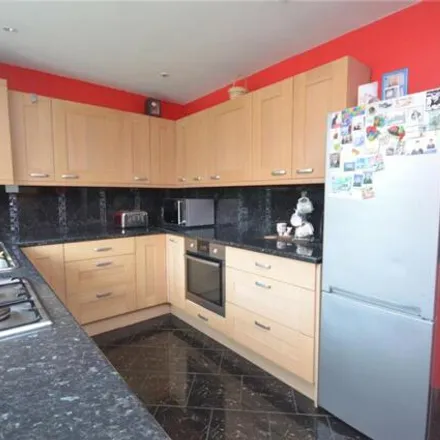 Image 3 - Cardinal Square, Churwell, LS11 8HS, United Kingdom - Townhouse for sale