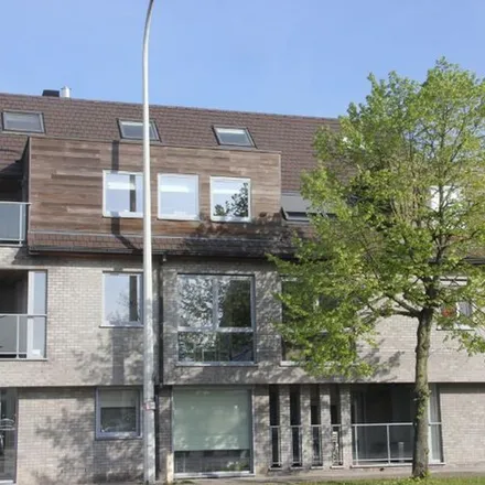 Rent this 2 bed apartment on Bergendriesstraat 32 in 9160 Lokeren, Belgium