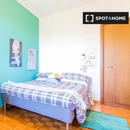 Rent this 3 bed room on Via Antonio Bagatella 27 in 35132 Padua Province of Padua, Italy
