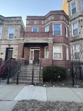 Rent this 3 bed apartment on 4356 South Wells Street in Chicago, IL 60609