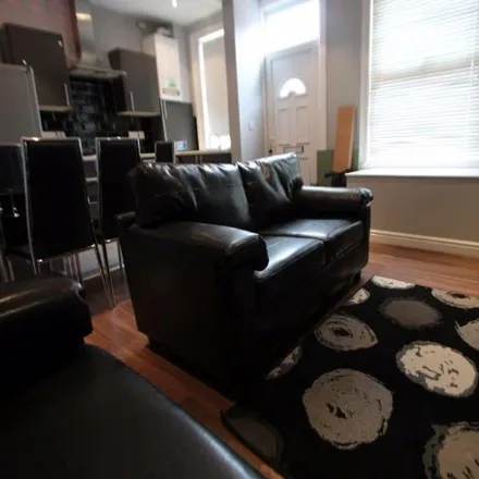 Image 9 - Harold View, Leeds, LS6 1PP, United Kingdom - House for rent