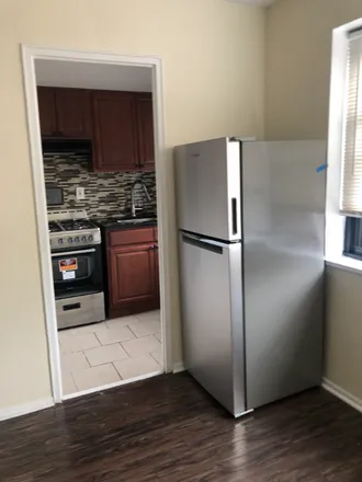 Rent this studio apartment on 107 new st