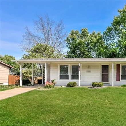 Rent this 3 bed house on 1445 Jackson Lane in Florissant, MO 63031