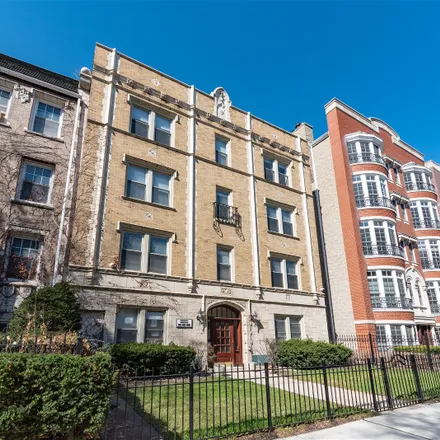 Rent this studio apartment on 640 West Wrightwood Avenue
