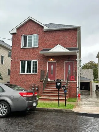 Buy this 6 bed house on 65 Henry Place in New York, NY 10305