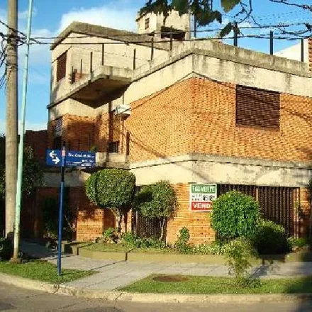 Buy this 3 bed house on Francisco Madero 801 in Partido de Morón, 1720 Villa Sarmiento