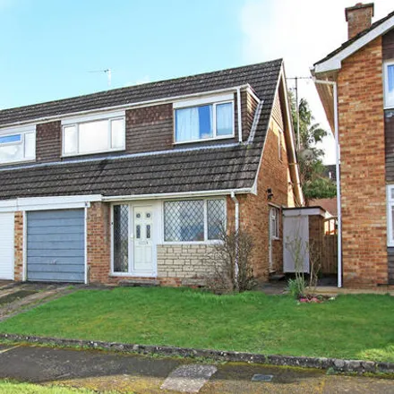 Buy this 3 bed duplex on Stapleton Close in Highworth, SN6 7DR