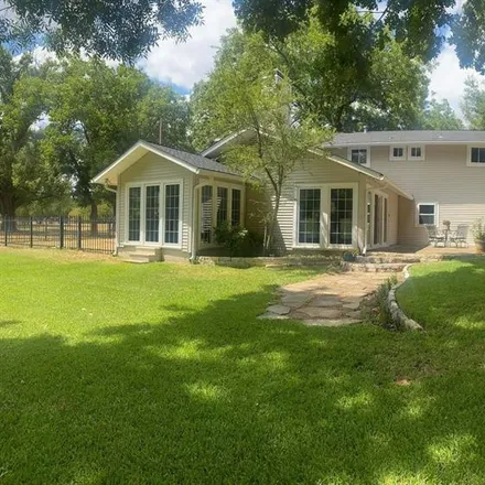 Image 3 - 1009 Country Club Road, Ennis, TX 75119, USA - House for sale