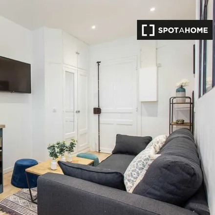 Rent this 1 bed apartment on 51 Avenue des Ternes in 75017 Paris, France