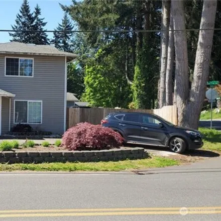 Rent this 3 bed townhouse on 1104 57th Street Southeast in Everett, WA 98203