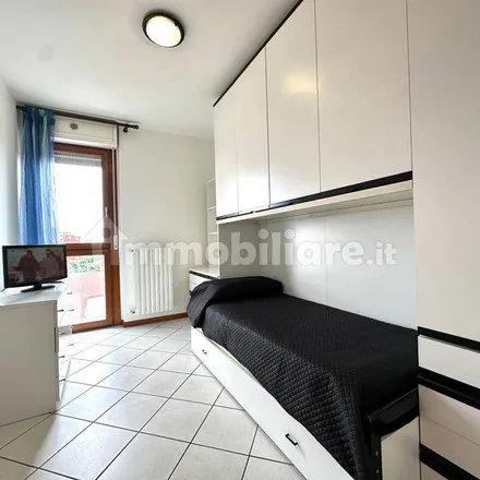 Image 5 - Viale Lombardia - Parcheggio supermercato, Viale Lombardia, 24068 Seriate BG, Italy - Apartment for rent