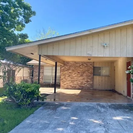 Rent this studio apartment on 554 Southtrail Drive in San Antonio, TX 78216