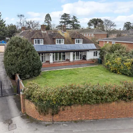 Buy this 6 bed house on 96 Berkeley Avenue in Reading, RG1 6HY