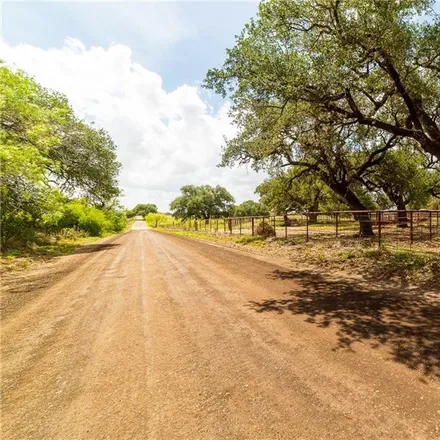 Buy this studio house on 12199 State Highway 16 in Atascosa County, TX 78065