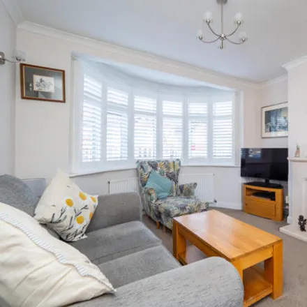 Image 3 - Hill Top, Stonecot, London, SM3 9JH, United Kingdom - Townhouse for sale