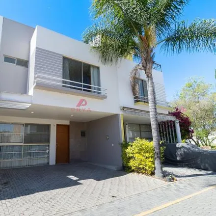 Buy this 3 bed house on Flaviano Ramos in 45640 Tlajomulco, JAL
