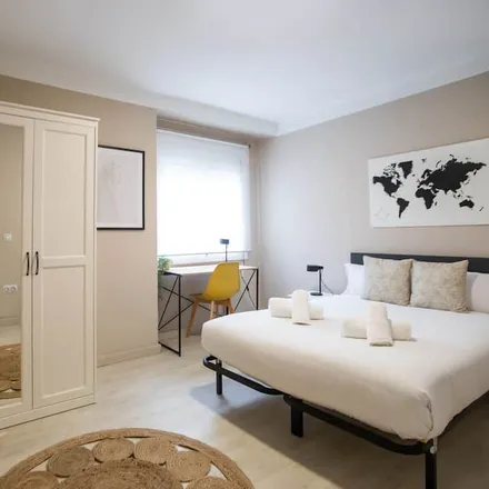 Rent this 3 bed apartment on Ajuntament de l'Hospitalet de Llobregat in Plaça de l'Ajuntament, 11
