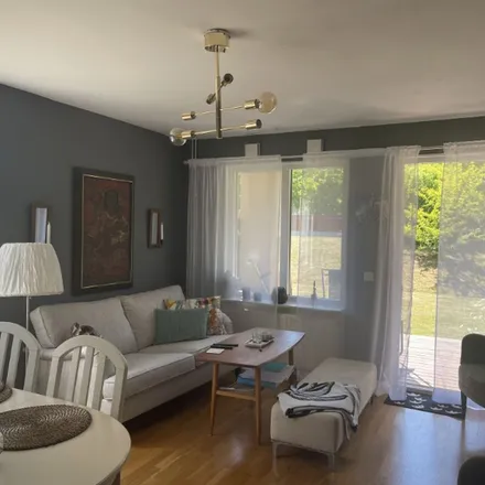 Rent this 3 bed apartment on Pilsbo in Hagtornsvägen, 193 37 Sigtuna