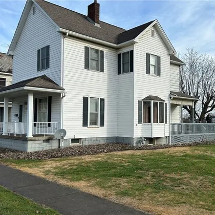 Buy this 4 bed house on 12 Walnut Street in Cumberland, Guernsey County