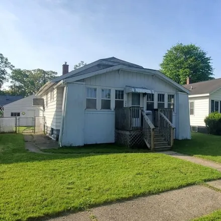 Buy this 2 bed house on 1945 Moulton Avenue in North Muskegon, Muskegon County