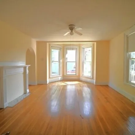 Image 2 - 84 Walker Street, Newton, MA 02460, USA - Apartment for rent
