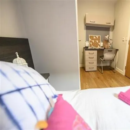 Rent this 2 bed room on Queen Street in Sheffield, S1 1WR