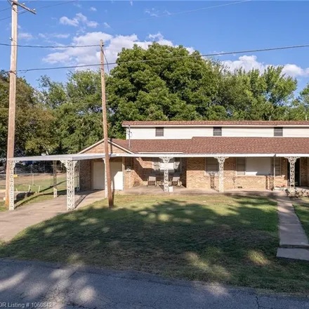 Image 1 - 220 Lakeview Drive, Spiro, Le Flore County, OK 74959, USA - House for sale