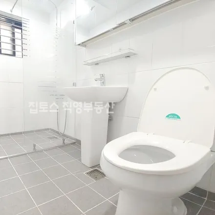 Rent this 2 bed apartment on 서울특별시 강남구 논현동 162-6