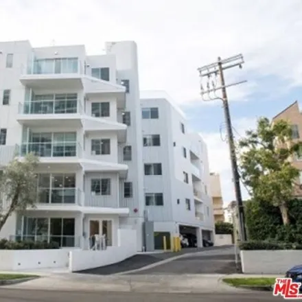 Rent this 3 bed apartment on 417 Le Doux Road in Los Angeles, CA 90048