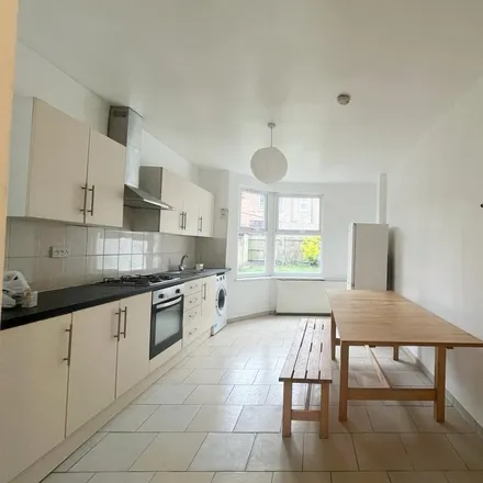 Image 3 - Chatsworth Court, Powerscroft Road, Lower Clapton, London, E5 0PS, United Kingdom - Townhouse for rent