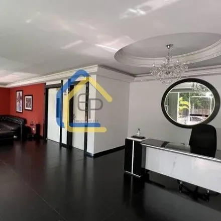 Buy this 3 bed apartment on Avenida Visconde de Guarapuava 2918 in Centro, Curitiba - PR
