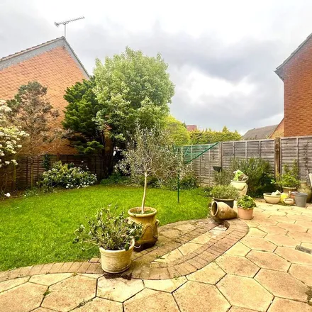 Rent this 4 bed apartment on The Shrubbery in Farnborough, GU14 0RQ