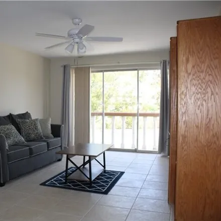 Image 3 - 2171 Collier Avenue, Fort Myers, FL 33901, USA - Condo for rent