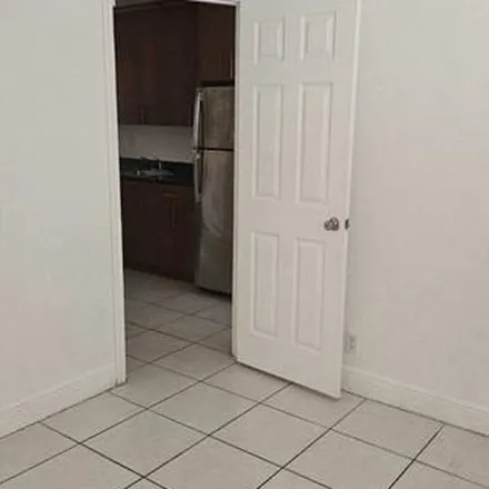 Image 2 - North Dixie Highway, Coral Heights, Oakland Park, FL 33334, USA - Apartment for rent